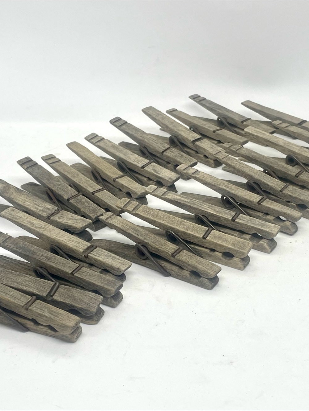 Vintage Wooden Clothespins Bulk Lot 170 Pc Weathered Wood Spring Style Craft - Picture 7 of 7